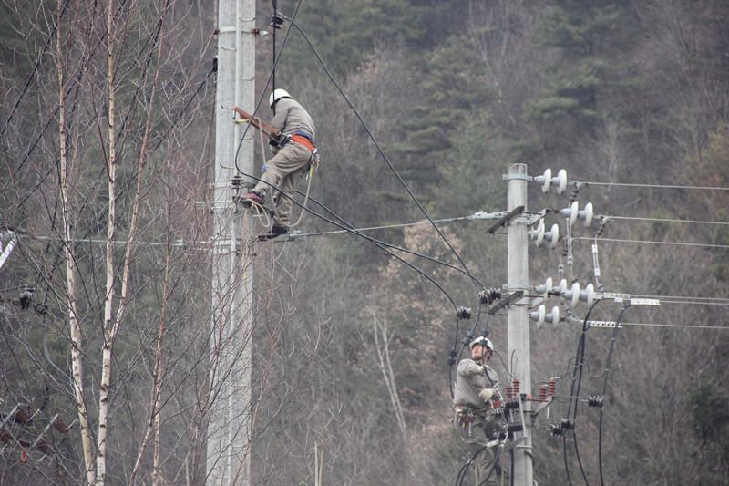 陜西地電留壩供電分公司：實施農(nóng)石線、索道線分網(wǎng)改造