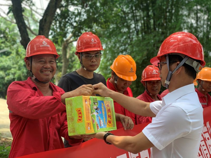 南方電網(wǎng)廣西新電力集團(tuán)博白供電局夏送清涼鼓干勁，情系一線保供電