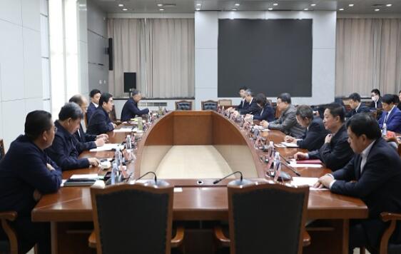 鄧建玲與唐山市委副書記、市長丁繡峰會談