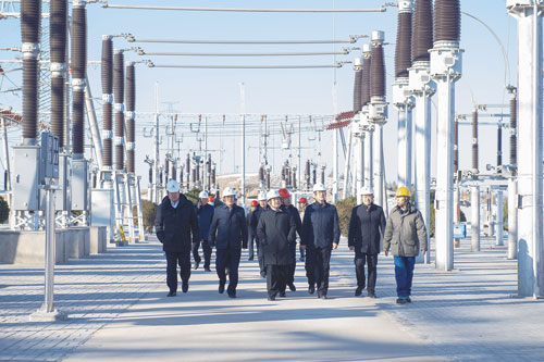 內(nèi)蒙古電力集團公司董事長、黨委書記賈振國深入阿拉善電業(yè)局調(diào)研