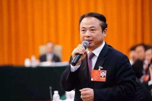 發(fā)展智慧型儲能電站 助力實(shí)現(xiàn)“碳達(dá)峰、碳中和”——訪全國人大代表、天能控股集團(tuán)董事長張?zhí)烊? width=