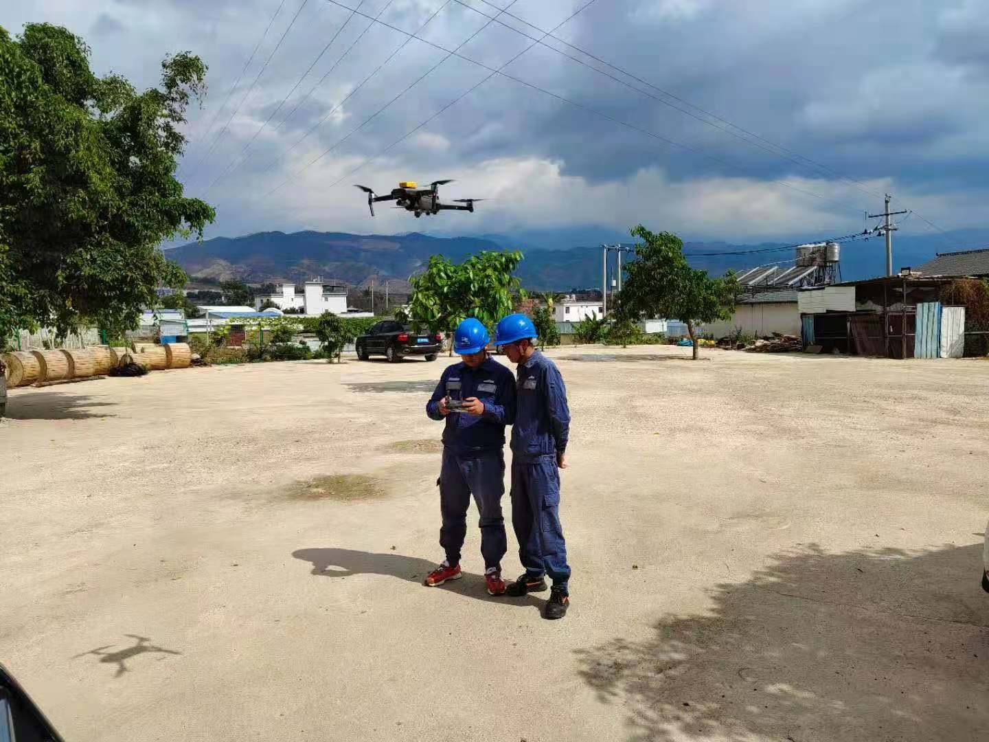 臨滄云縣供電局為建黨百年?！半姟弊o(hù)航