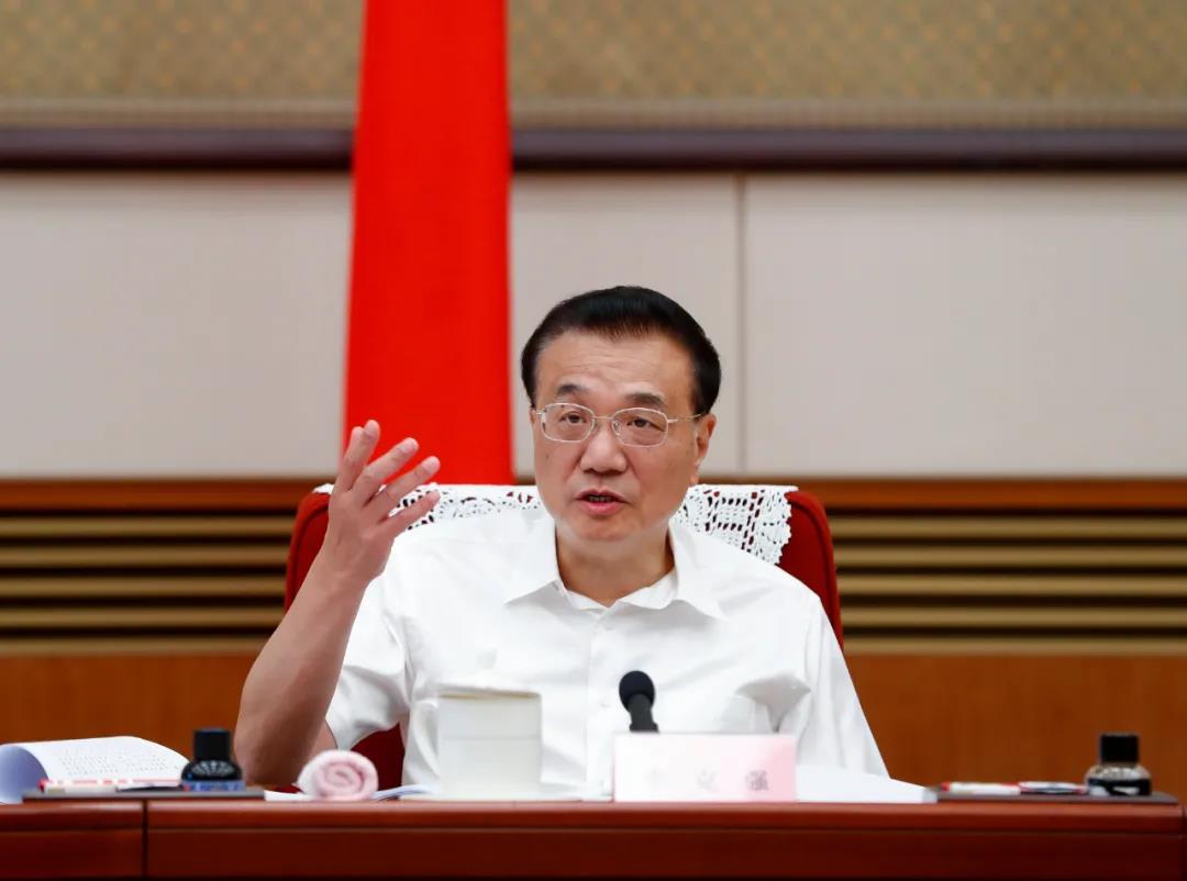李克強(qiáng)：發(fā)揮西部風(fēng)、光、水電等優(yōu)勢(shì) 建大型清潔能源基地