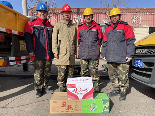 烏海電業(yè)局配電帶電作業(yè)處助力“煤改電”，送溫暖進(jìn)現(xiàn)場