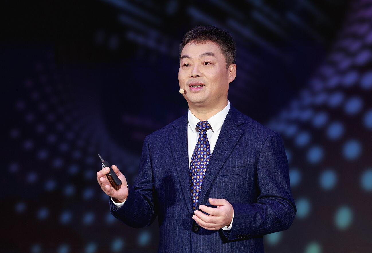 華為云CEO張平安：構(gòu)筑行業(yè)云底座，一切皆服務(wù)