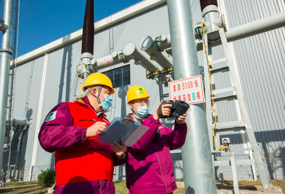 寒潮來(lái)襲!上海電力職工開(kāi)展特巡900次，保障電力主網(wǎng)架以最佳狀態(tài)迎寒潮