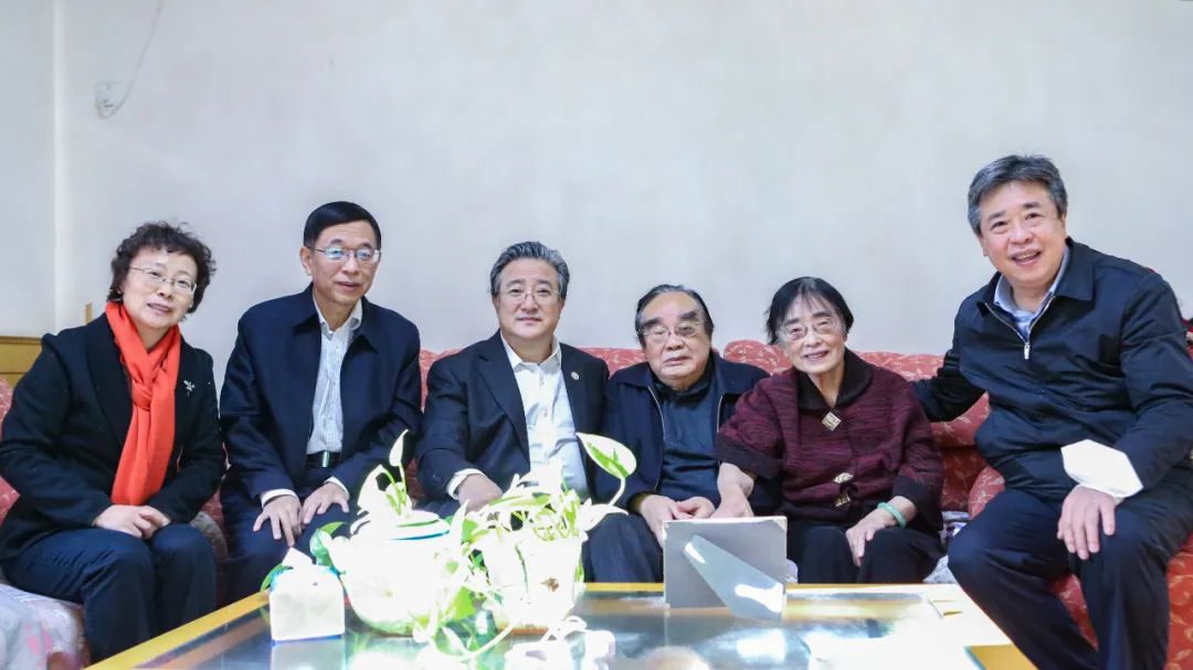 余劍鋒春節(jié)前夕看望慰問核工業(yè)老領(lǐng)導(dǎo)蔣心雄、陳肇博