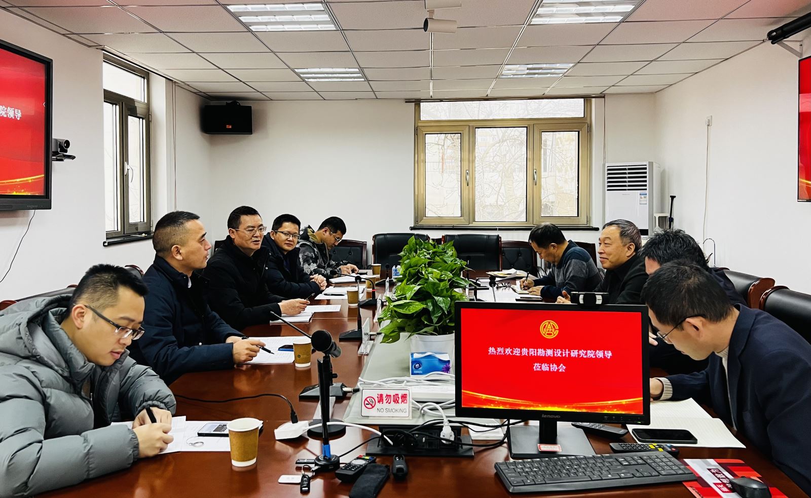 中國(guó)電力規(guī)劃設(shè)計(jì)協(xié)會(huì)李愛民與中國(guó)電建貴陽(yáng)院、國(guó)網(wǎng)江蘇電力設(shè)計(jì)咨詢公司領(lǐng)導(dǎo)座談交流