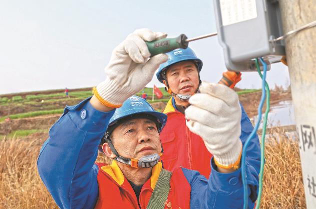 四川通江護(hù)航春灌用電，60支服務(wù)隊奔走田間