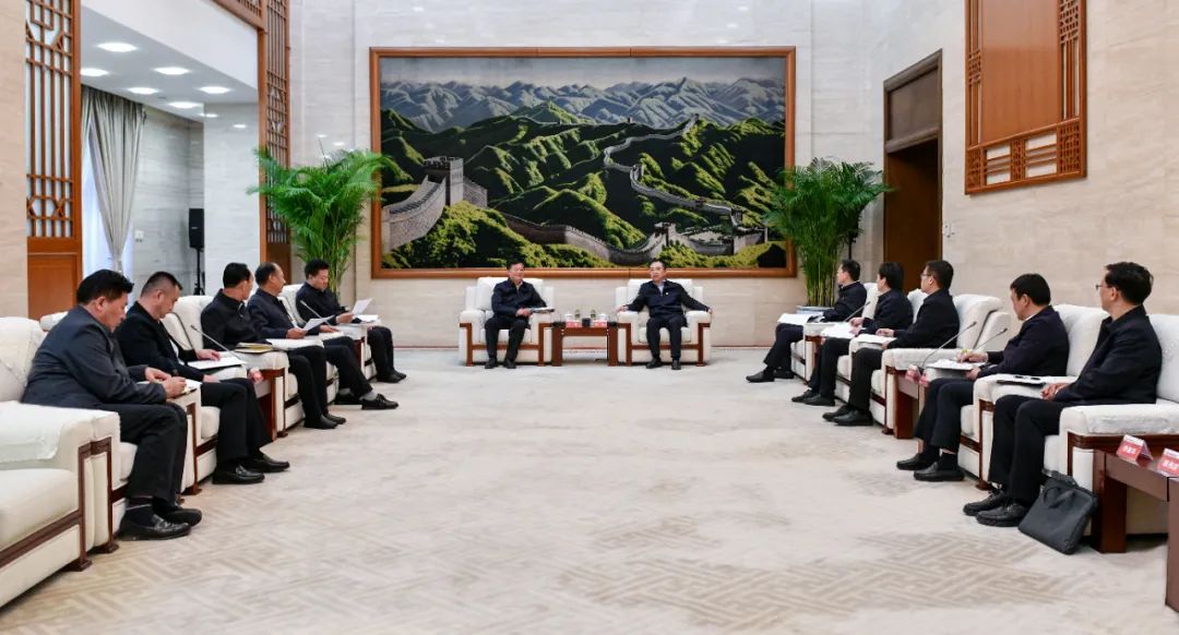 大唐集團(tuán)黨組書記、董事長鄒磊與青海省海南州委書記呂剛、州長尕瑪朋措會談