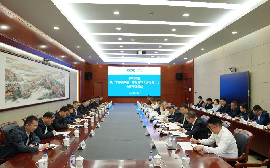 中國能建黨委常委、副總經(jīng)理吳云與鎮(zhèn)江市委常委、常務副市長秦海濤會談