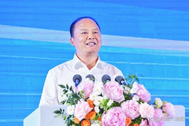 全國工商聯(lián)副主席，通威集團(tuán)董事局主席劉漢元：加快建設(shè)可再生能源 構(gòu)建川渝清潔能源一體化