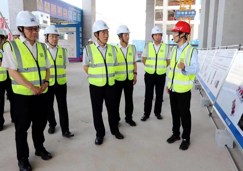 中國能建黨委副書記、總經(jīng)理孫洪水到西北城建未來廣場A區(qū)項目開展安全生產(chǎn)督導(dǎo)