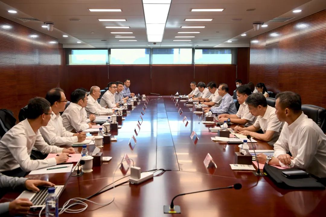 華電集團(tuán)黨組書記、董事長江毅會(huì)見隆基綠能總裁李振國
