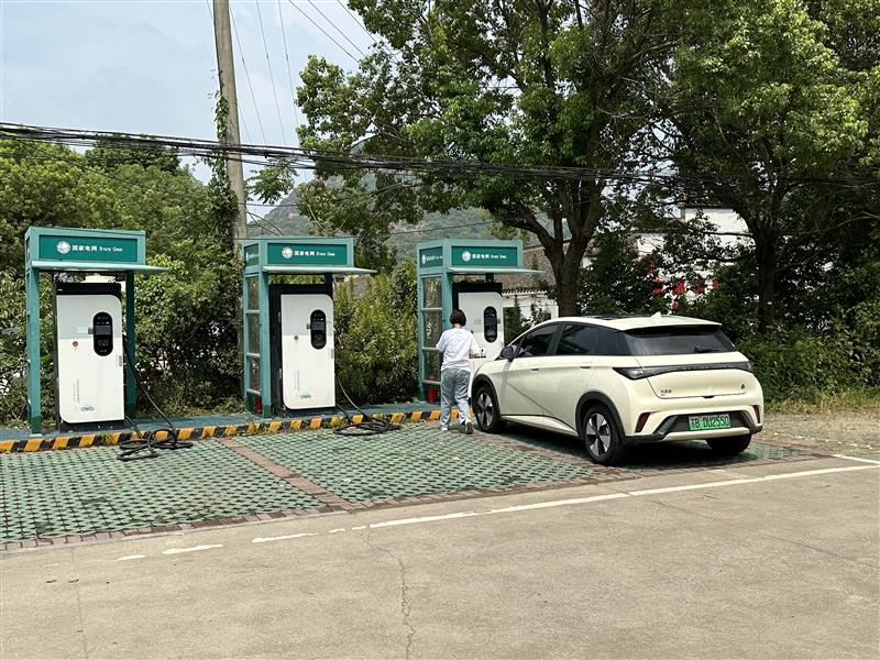 各類政策支持新能源汽車和充電樁下鄉(xiāng)，但村里真的需要這么多充電樁嗎?