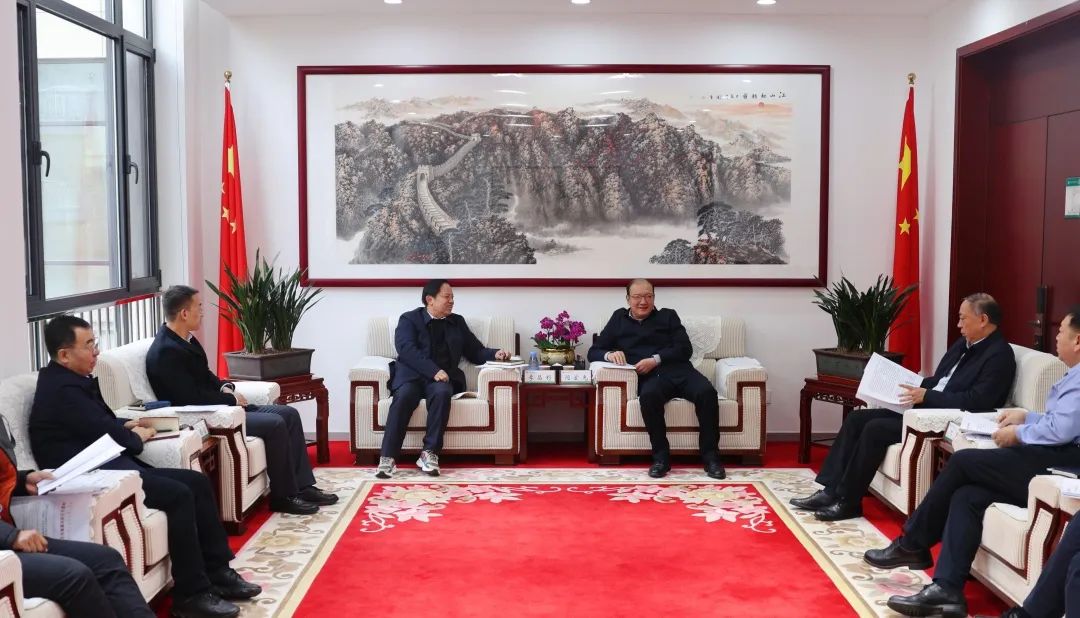 內(nèi)蒙古電力集團與三峽集團就加快推進(jìn)新能源建設(shè)對接交流