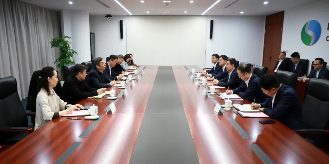 中國電氣裝備黨委書記、董事長白忠泉會(huì)見上海市經(jīng)濟(jì)和信息化委員會(huì)副主任戎之勤
