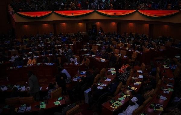 英媒：加納議會(huì)欠電費(fèi)，電力公司拉閘打斷國(guó)情咨文