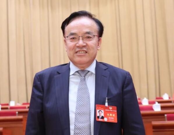 全國(guó)政協(xié)常委張來(lái)斌：系統(tǒng)思維引領(lǐng)能源轉(zhuǎn)型與安全，確?！半p碳”目標(biāo)順利實(shí)現(xiàn)