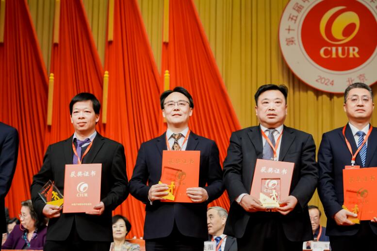 中國能建綠色建材公司黨委書記、董事長，綠色先進(jìn)材料研究院院長蔣洋榮獲“2023年中國產(chǎn)學(xué)研合作創(chuàng)新獎”