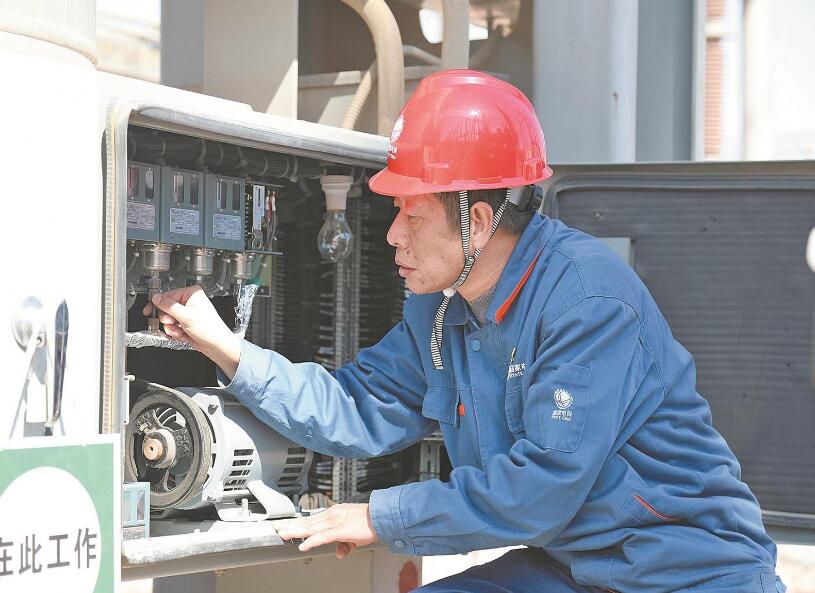 【國網(wǎng)楷?！垮X建華：把守護電網(wǎng)安全當(dāng)作一生的事業(yè)