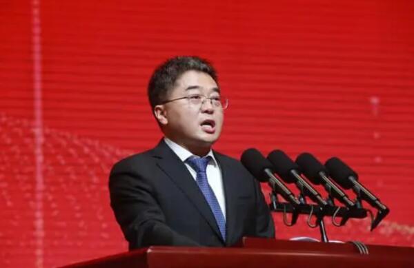 “垃圾大王”嚴(yán)圣軍，拿啥完成近千億投資?