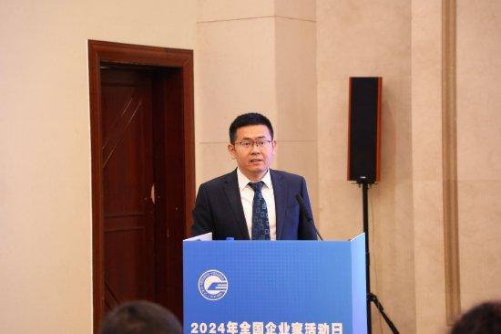 2023年中國新能源汽車銷量達(dá)950萬輛，在新能源汽車領(lǐng)域全球領(lǐng)先