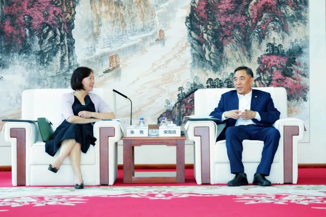 中國(guó)能建黨委書記、董事長(zhǎng)宋海良與絲路基金董事長(zhǎng)朱雋會(huì)談