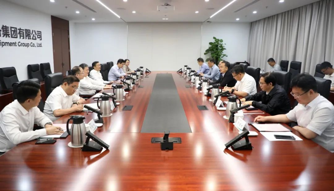 中國電氣裝備黨委副書記、總經(jīng)理周群會見鄭州市委副書記、市長何雄