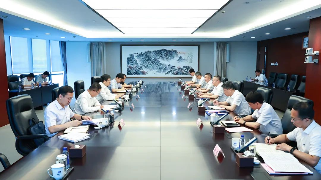 國(guó)家能源局黨組成員、副局長(zhǎng)何洋到中國(guó)華電開(kāi)展專(zhuān)題調(diào)研