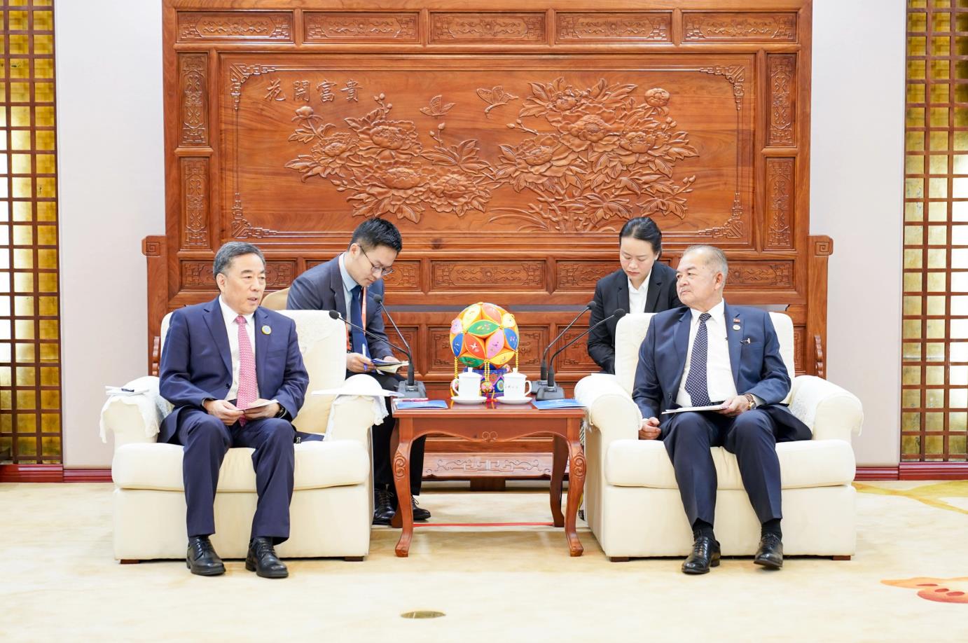 中國(guó)能建黨委書記、董事長(zhǎng)宋海良與老撾副總理吉喬·凱坎匹吞會(huì)談