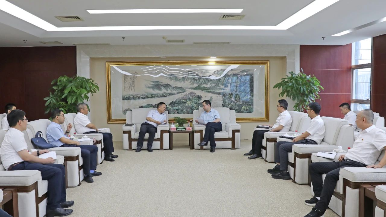大唐四川公司黨委書記、董事長梁華與水電十局黨委書記、董事長范開平會(huì)談