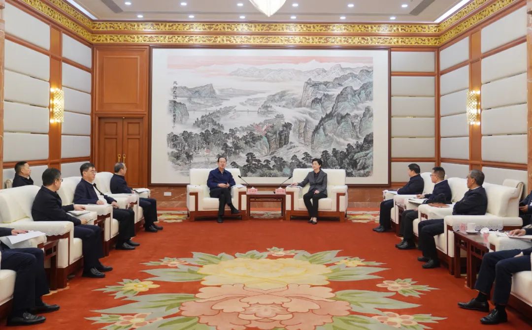 中國(guó)電建黨委書記、董事長(zhǎng)丁焰章拜會(huì)四川省委副書記、省長(zhǎng)施小琳