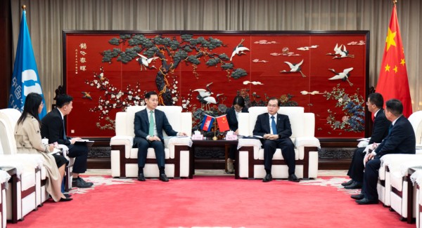 華電集團(tuán)董事長、黨組書記江毅與柬埔寨礦能部部長高·洛塔納會談