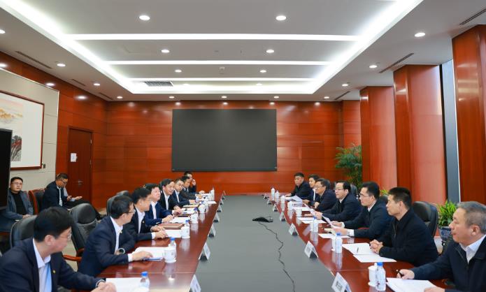 中國能建黨委委員、總經濟師周小能與呼倫貝爾市委書記王旺盛會談